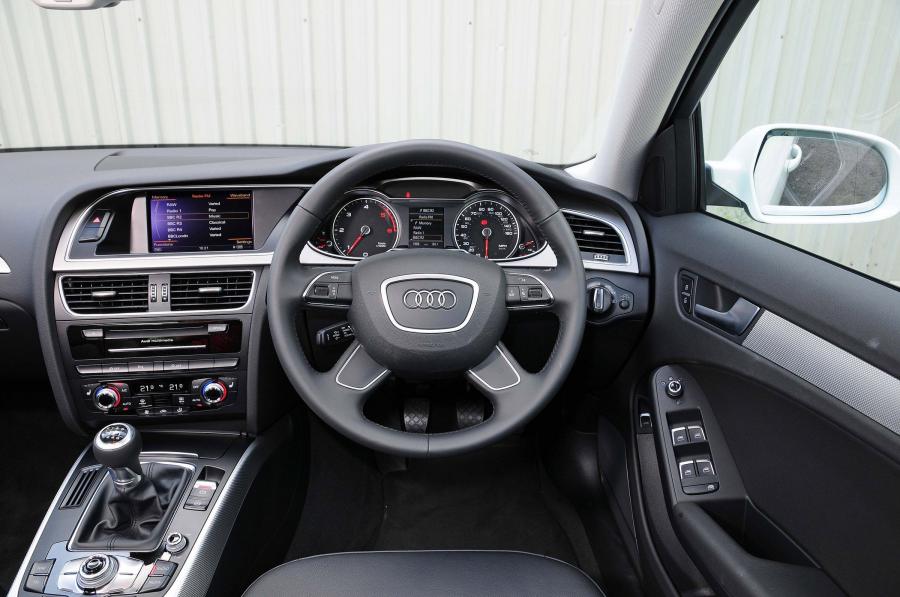 Торпедо Audi A4 2.0 TDI Ultra Sedan (B8, 8K) 2014 года  (UK) (фото 6 из 9)